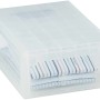 Contenitore/scatola trasparente t.b.t. con coperchio, riempito con vestiti.