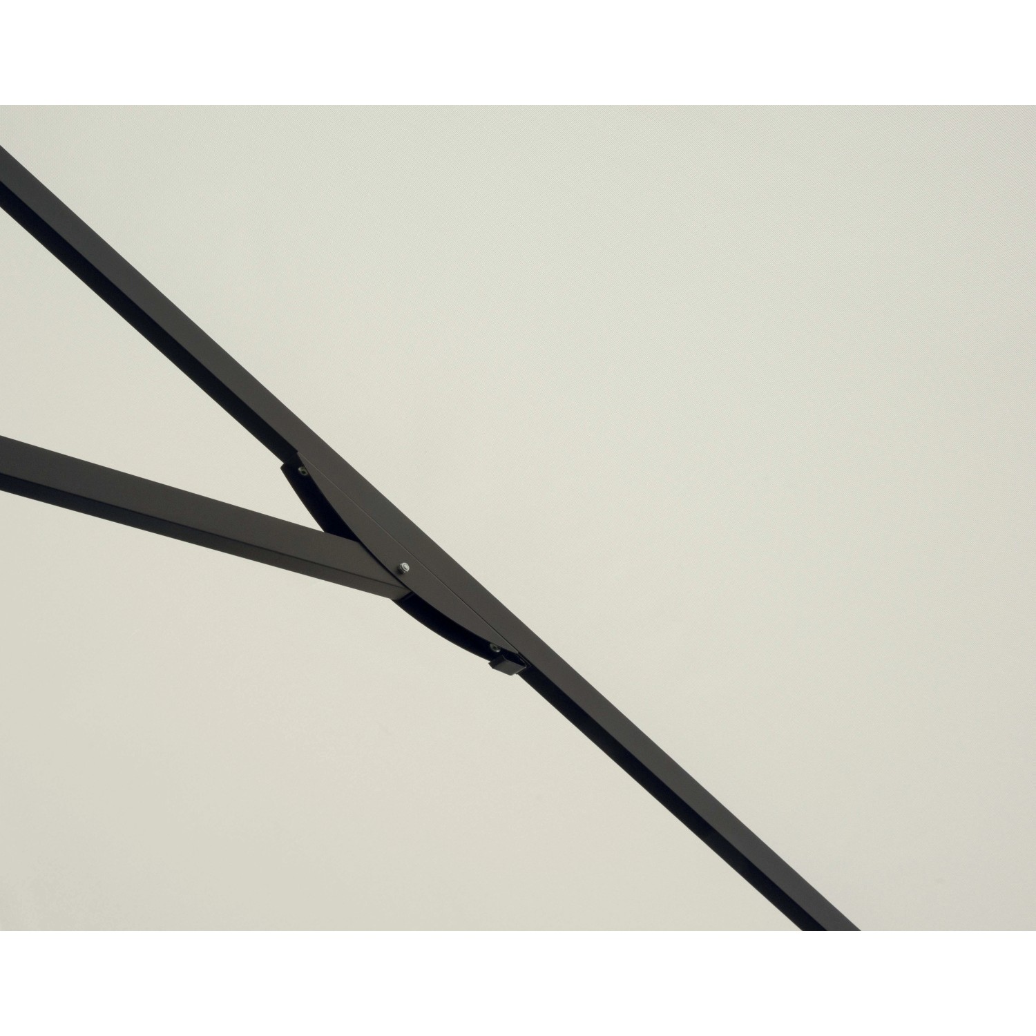 Dettaglio della struttura di un ombrellone da mercato t.b.t.