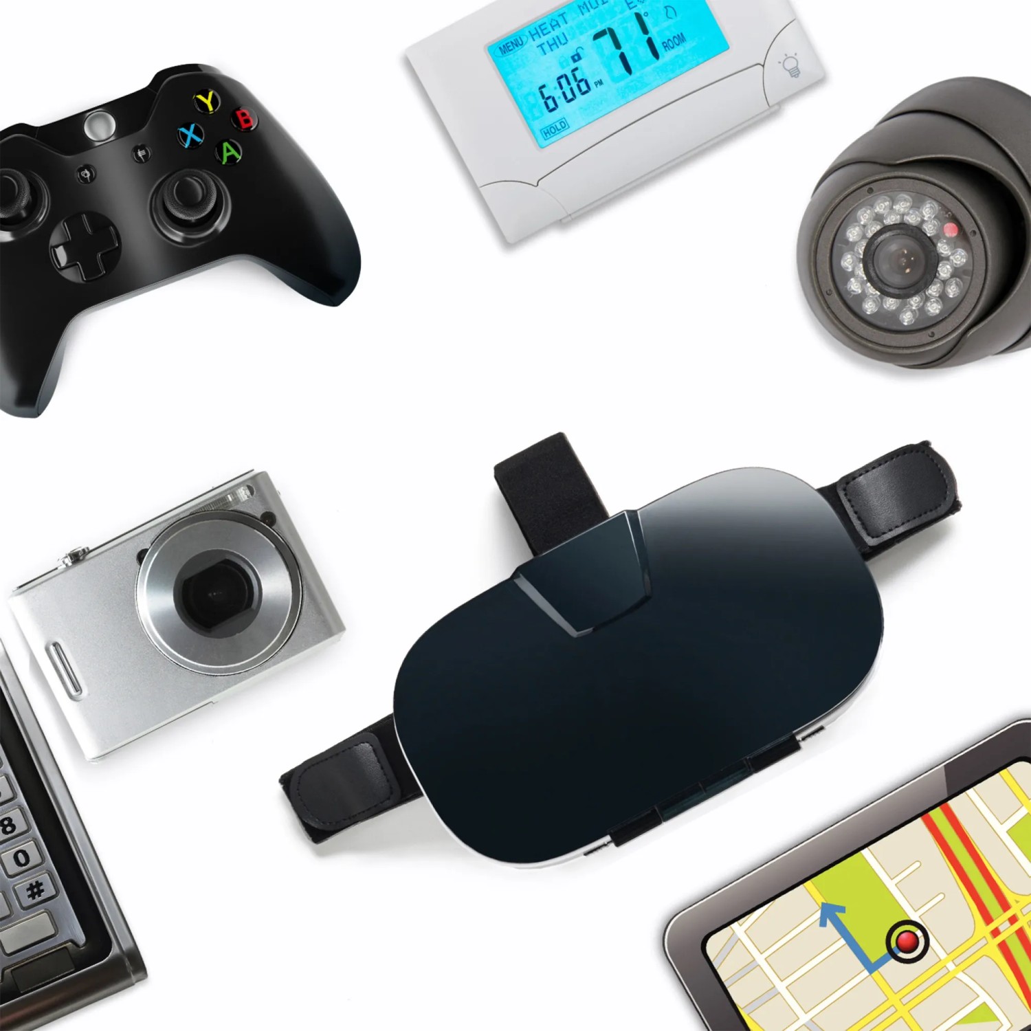 Vari dispositivi elettronici che richiedono batterie: controller, fotocamera, visore VR, tablet, termostato, telecamera di sicurezza.