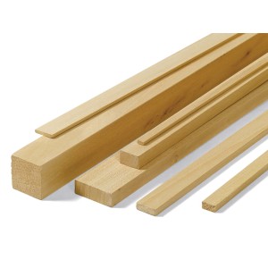 Listelli in legno piallato di varie dimensioni.