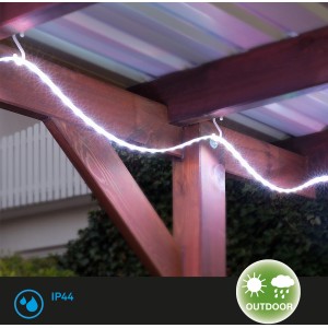 Striscia LED flessibile da esterno 3 m, luce bianca, fissata a struttura in legno.