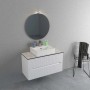 Set di mobili da bagno moderni con lavabo, mobile sottolavabo e specchio. Design elegante per il bagno.