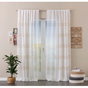 t.b.t. tenda in tessuto trasparente a righe davanti alla finestra.