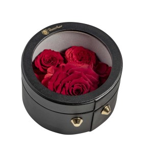 Rosa di Natale in scatola portagioie nera con rose rosse.