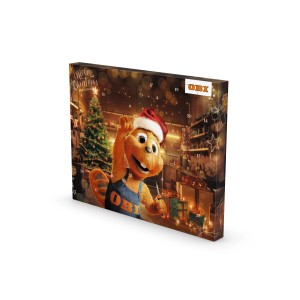Calendario dell'Avvento OBI con castoro OBI davanti a un'officina e albero di Natale.