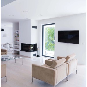 Soggiorno luminoso con pareti bianche dipinte con pittura per interni t.b.t.