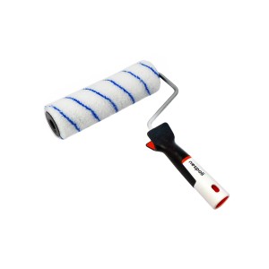 Rullo per pittura con rullo a righe blu e manico in plastica.
