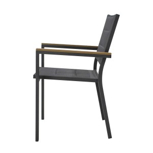 Sedia da giardino t.b.t. con braccioli in legno, vista laterale.