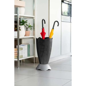 Portaombrelli nero t.b.t. con base argentata e due ombrelli sullo sfondo.