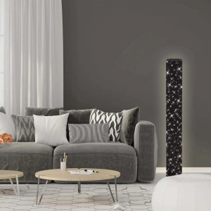 Moderna lampada da terra t.b.t. con motivo a stelle in soggiorno.