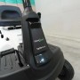 Dettaglio di un trattorino tagliaerba t.b.t., focus su comandi e pneumatici.
