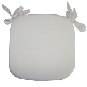 Cuscino quadrato chiaro con lacci per sedie.