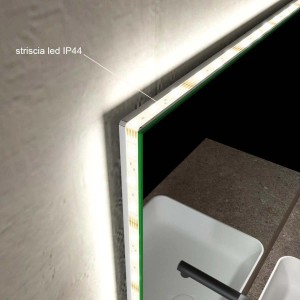 Dettaglio di uno specchio da parete t.b.t. con illuminazione LED.
