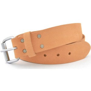 Cintura da lavoro in pelle chiara con fibbia argentata.