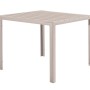 Tavolo da giardino quadrato beige con piano a listelli.