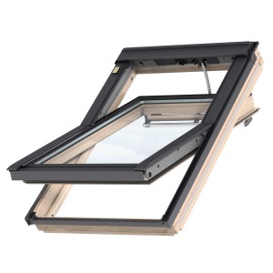 Finestra per tetto elettrica Velux GGL Integra aperta, verniciata trasparente, con vetro termico e telaio in alluminio.
