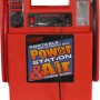 Power station portatile rossa e compressore d'aria per riparazione e manutenzione auto.