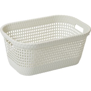 Cesto portabiancheria bianco in plastica intrecciata con manici.