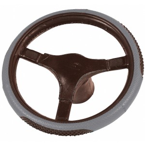 Coprivolante massaggiante argento con rilievi per una presa migliore e comfort di guida.
