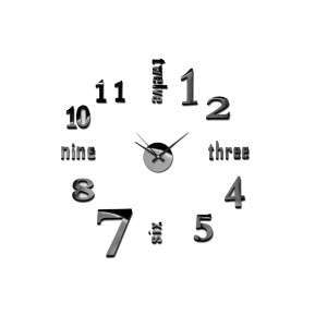 Orologio da parete moderno con numeri e scritte in nero, design fai-da-te.