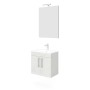 Mobile bagno bianco con mobile sottolavabo e specchio.