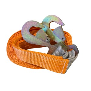 Cinghia a cricchetto arancione con ganci per fissare i carichi.