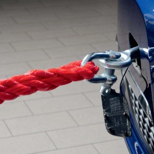 Corda rossa con grillo per il fissaggio del carico sull'auto.