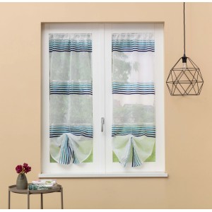 Tenda in tessuto t.b.t. con strisce blu-verdi alla finestra.