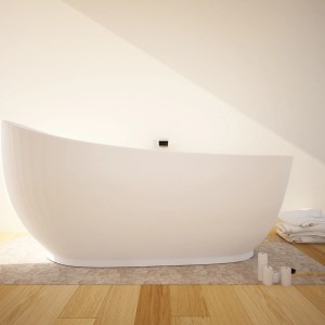 Vasca da bagno bianca freestanding su piastrelle a mosaico con candele e asciugamani.