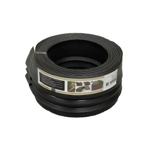 Bordura per prato t.b.t. nera su rotolo per la progettazione del giardino.