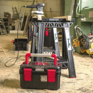 Cavalletto da lavoro Kistenberg TECH STAND KTSS8060 in set da 2 con cassetta degli attrezzi in officina.