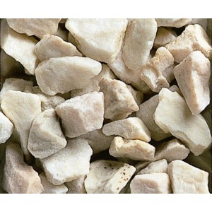 Ciottoli e Granulati (t.b.t.) chiari sfusi, ideali per vialetti e aree decorative.