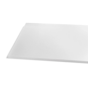 Lastra in plastica bianca t.b.t., adatta come copertura o per altri progetti di costruzione.
