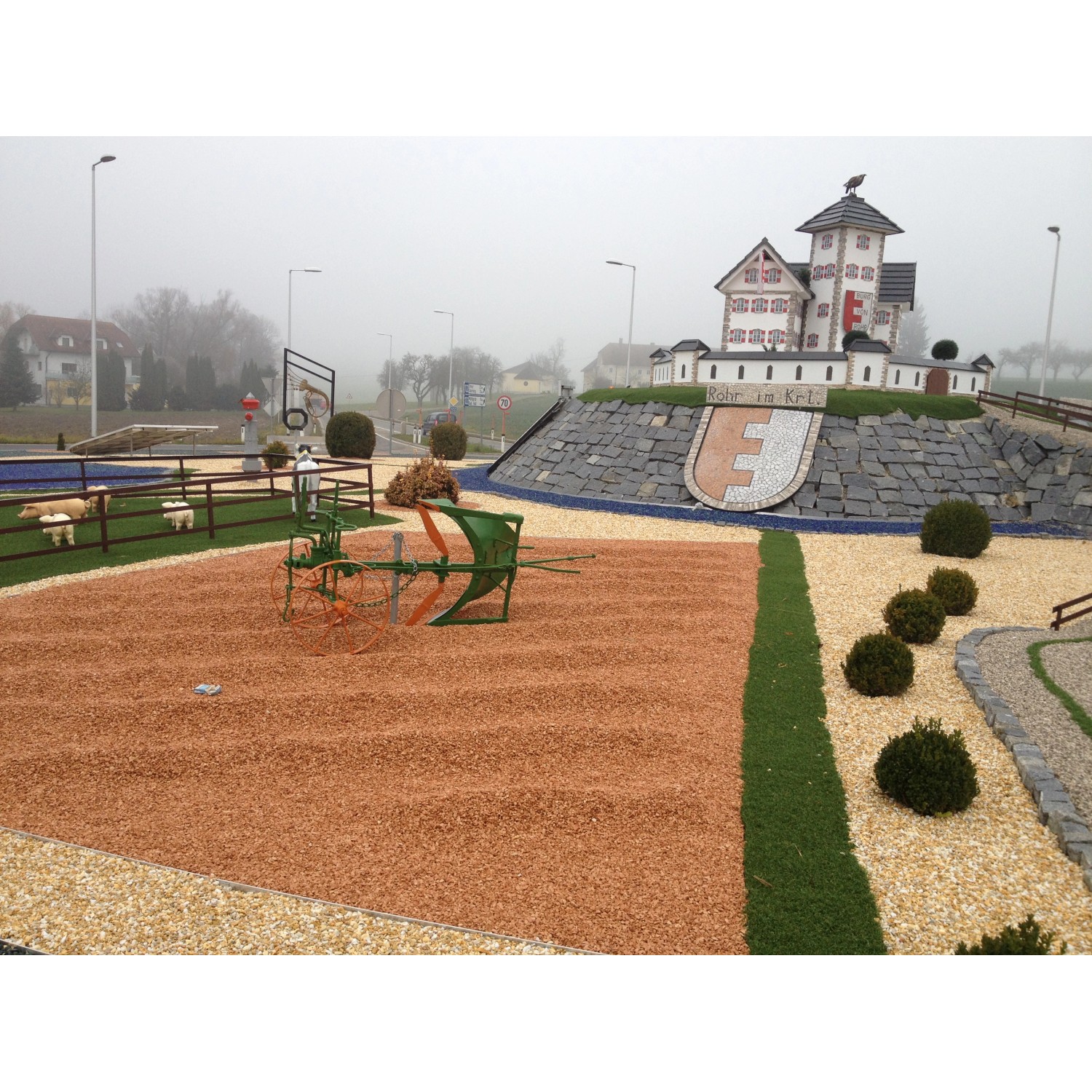 Paesaggio con Ciottoli e granulati e castello in miniatura.