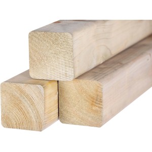 Pali in legno per recinzioni, naturali, impilati.