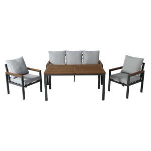 Set di mobili da giardino t.b.t. con tavolo, divano e due sedie con cuscini grigi.
