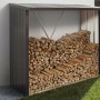 Legnaia Biohort WoodStock in grigio quarzo metallizzato con legna impilata.