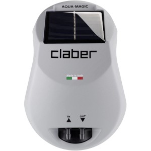 Sistema di microirrigazione Claber Aqua-Magic con pannello solare per irrigazione giardino.