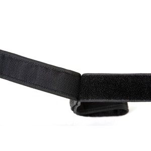 Fascia nera per sistema controcorrente con chiusura a velcro, dettaglio.