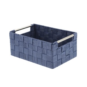 Cesto portaoggetti rettangolare blu con manici argentati per mobili bagno.