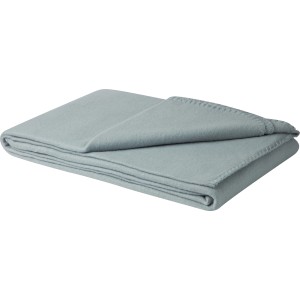 Coperta in pile grigia piegata (130x160 cm) per divano e poltrona.