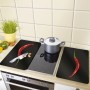 Coprifornelli Wenko Hot Peperoni, set da 2, su piano cottura con pentola e ingredienti.