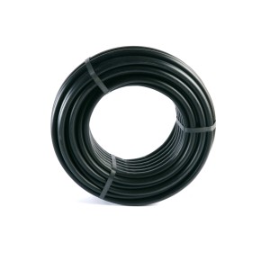 Tubo nero in PE per irrigazione interrata, arrotolato.