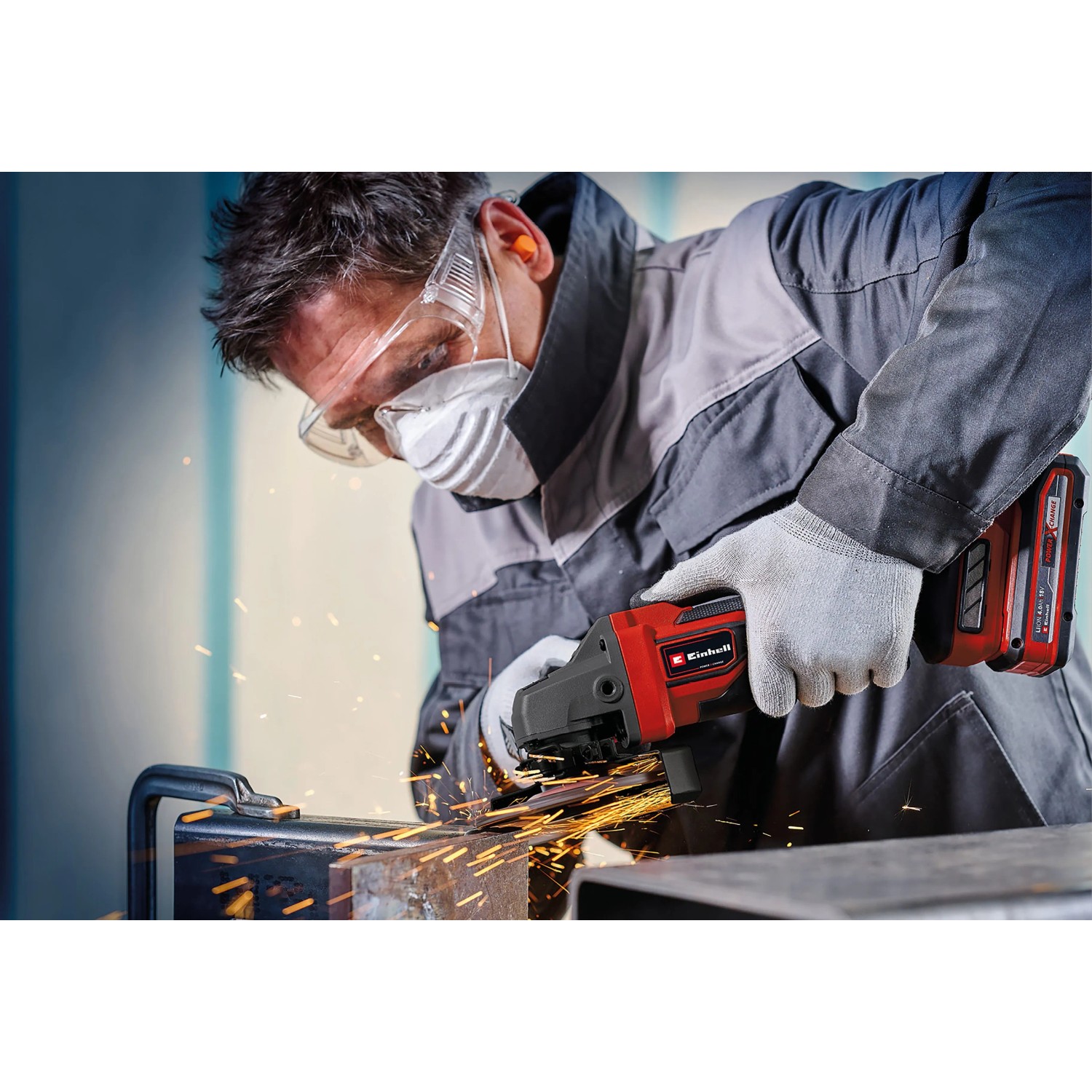 Einhell TP-AG 18/125 smerigliatrice angolare a batteria che smeriglia metallo, scintille.