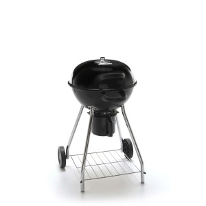 Barbecue a carbonella nero con telaio cromato e ruote.