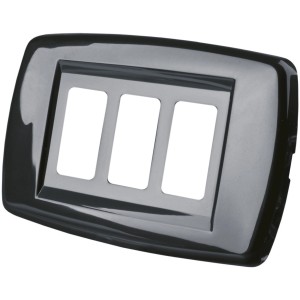 Placca t.b.t. nera per interruttori e prese con tre fori.