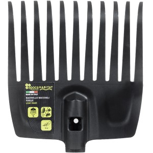 Dettaglio di un rastrello per foglie in plastica nera.