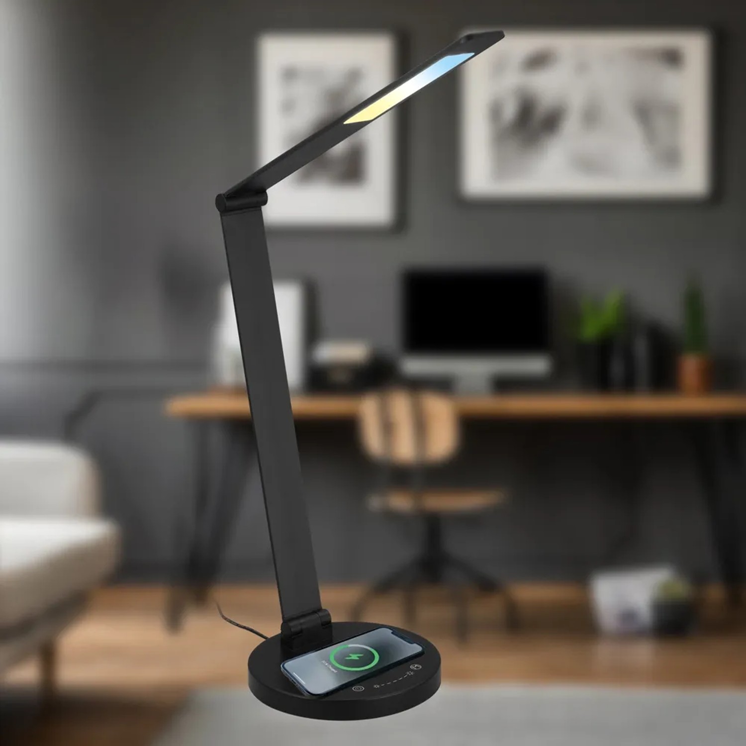 Lampada da scrivania LED Brilo Cuma nera con ricarica induttiva e dimmer touch.
