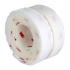 Rotolo di nastro a strappo t.b.t. bianco, per uso interno versatile.