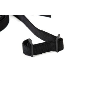 Cinghia nera con supporto in plastica per sistema controcorrente.